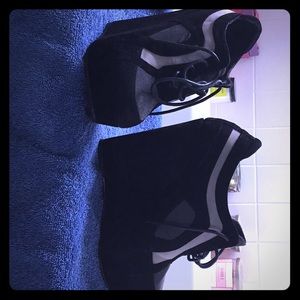 Shoes size 7 only been worn a couple of times